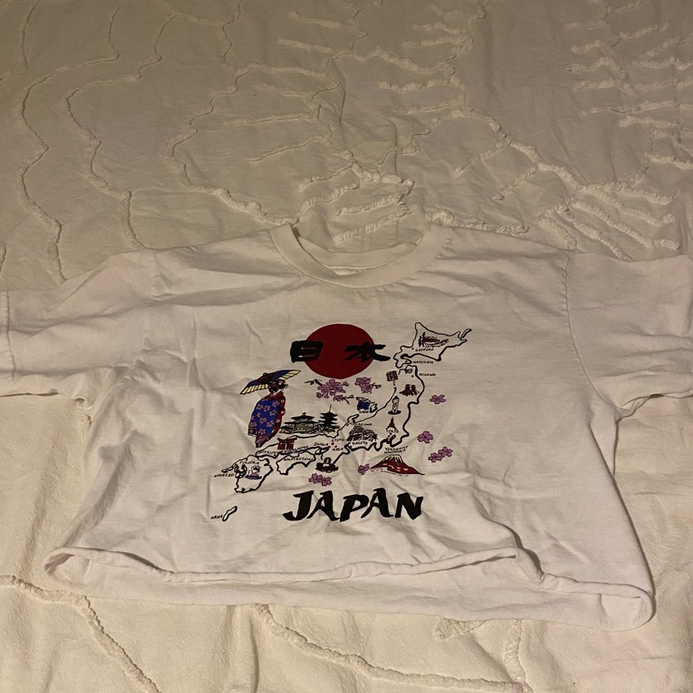 brandy melville japan graphic cropped shirt
